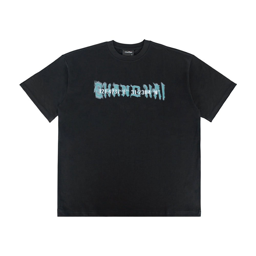 THETEN×AMCC LOGO T-SHIRT - SHANGHAI 121.4737°E",31.2304"N" (BLACK)