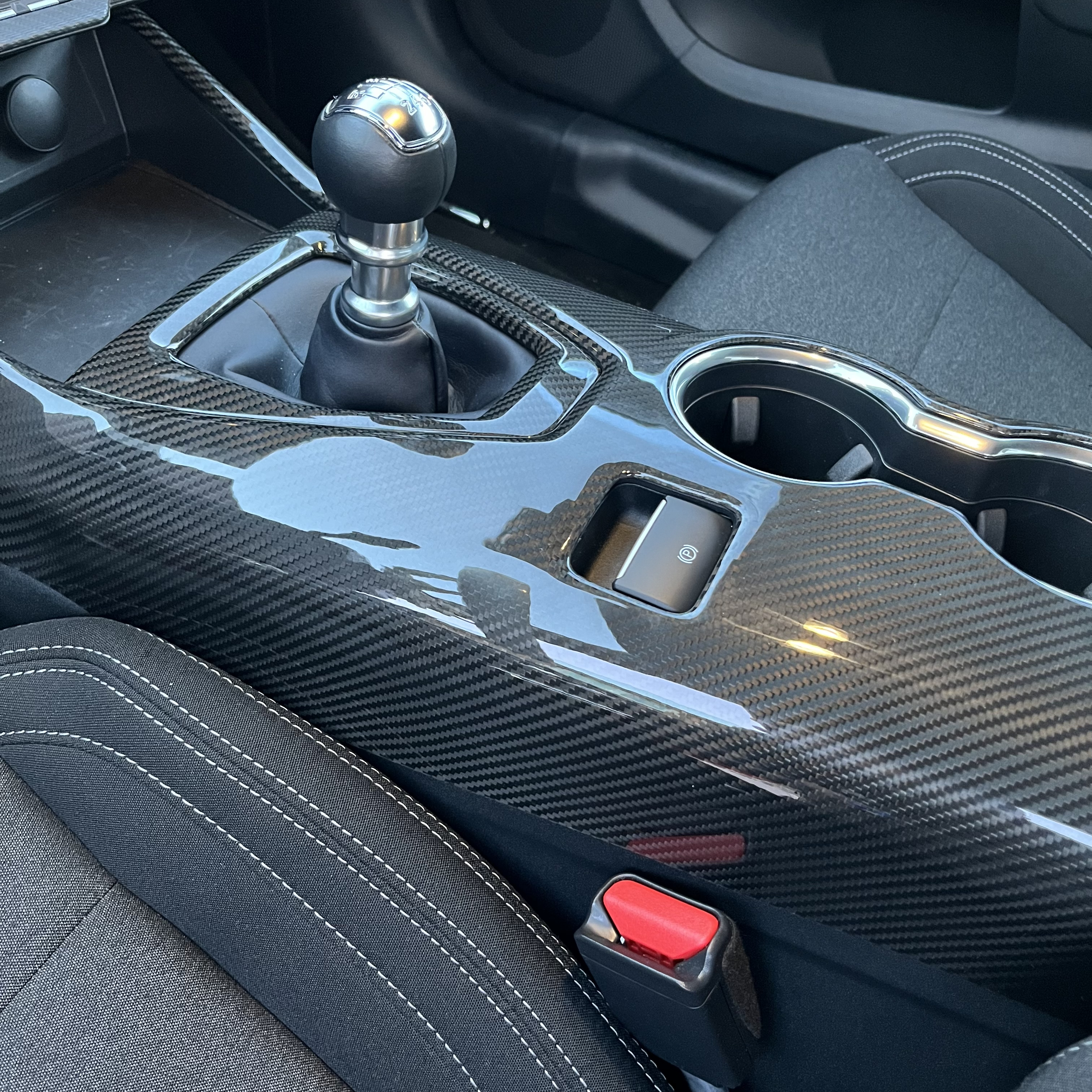 THETEN Gloss Carbon Shift Lever Panel & Hand Brake For 2024+ Mustang S650