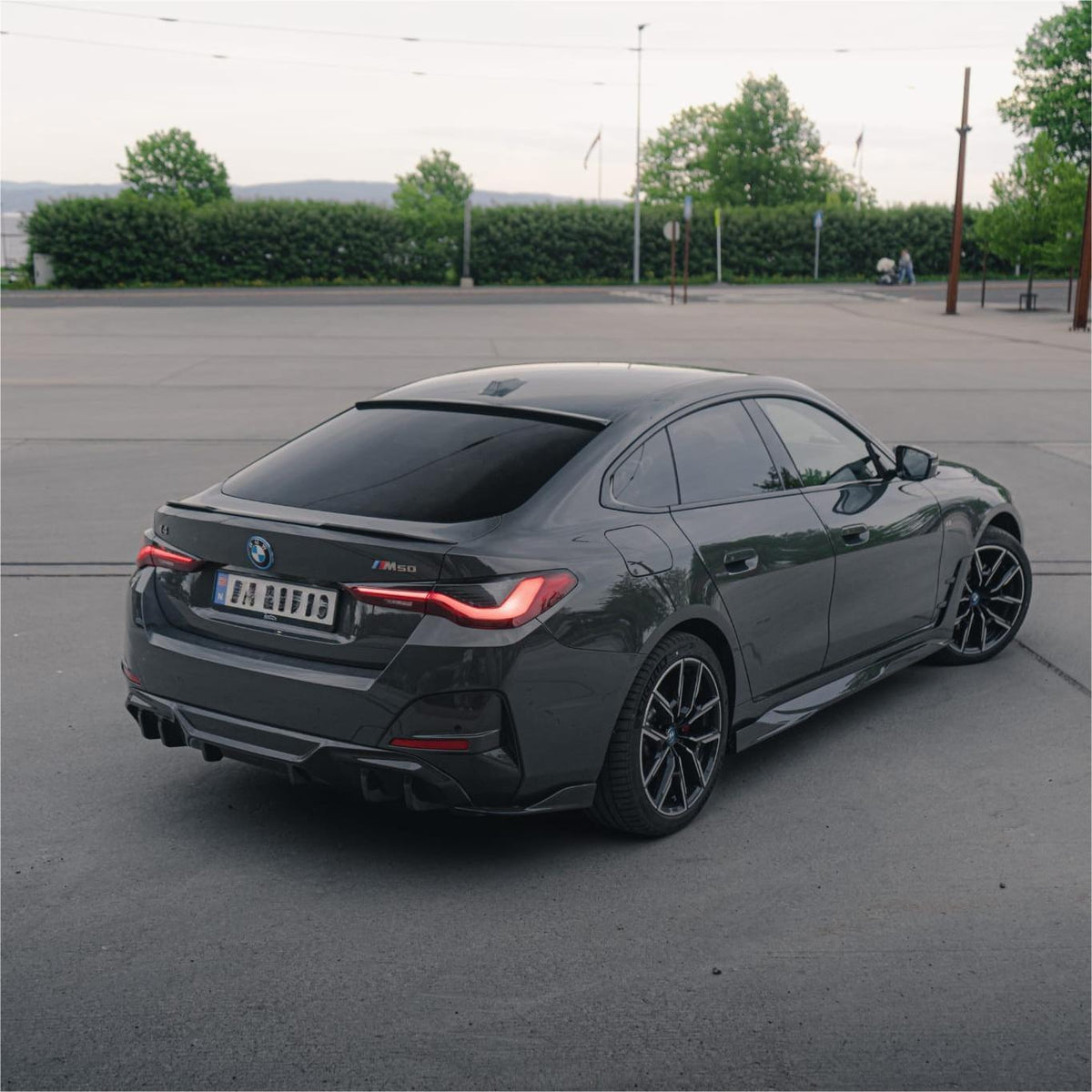 SOOQOO BMW i4 G26 BEV SQ Style Carbon Fiber Side Skirt